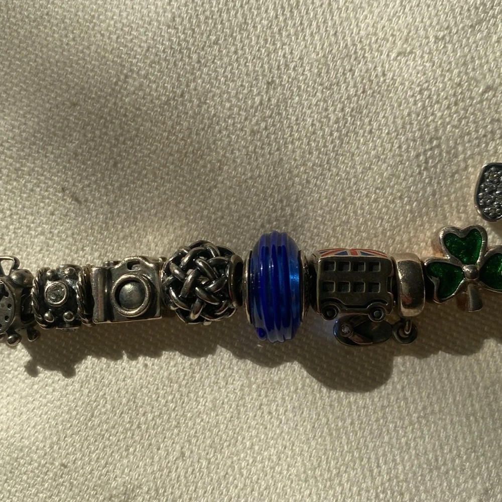 18 charms on Pandora bracelet - Picture 3 of 5